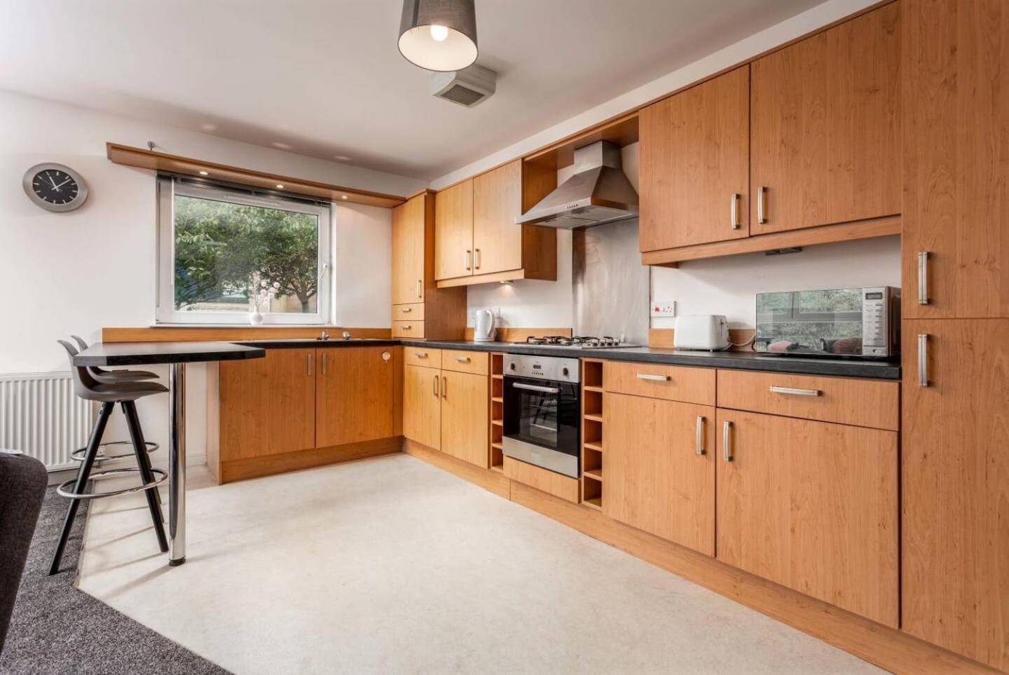 Walker Suite No 60 - Donnini Apartments Килмарнок Екстериор снимка