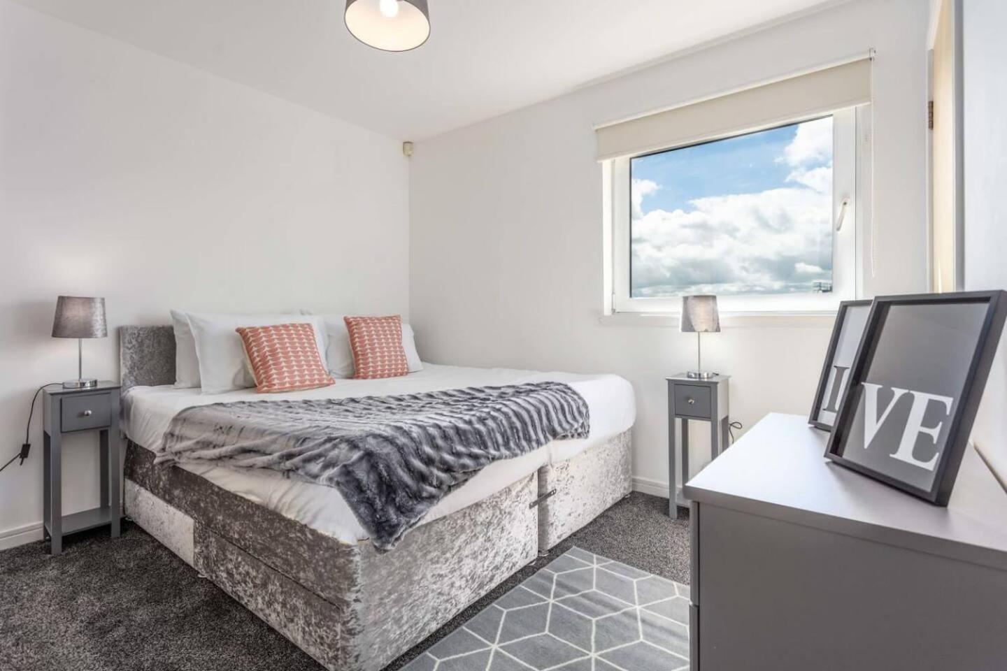 Walker Suite No 60 - Donnini Apartments Килмарнок Екстериор снимка